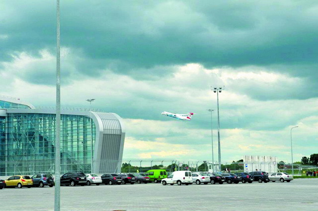 Львів доплатить авіакомпаніям за нових туристів