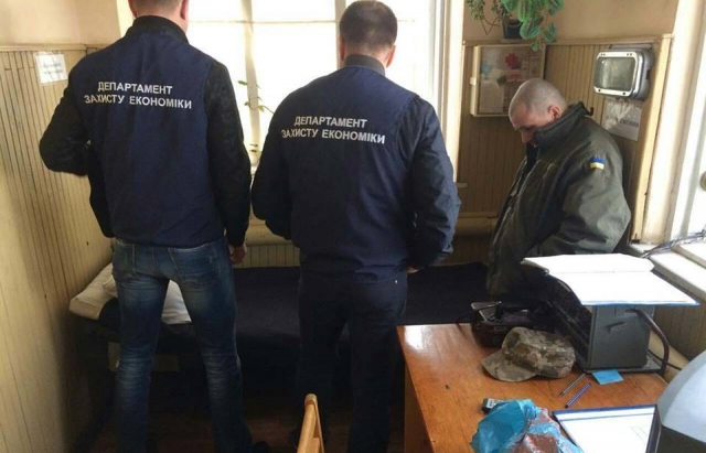 В Мукачево начальник военного полигона «торговал» лесом