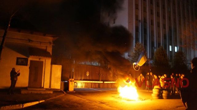 Безсонна ніч під СБУ: активісти готуються до пікету Вінницької ОДА