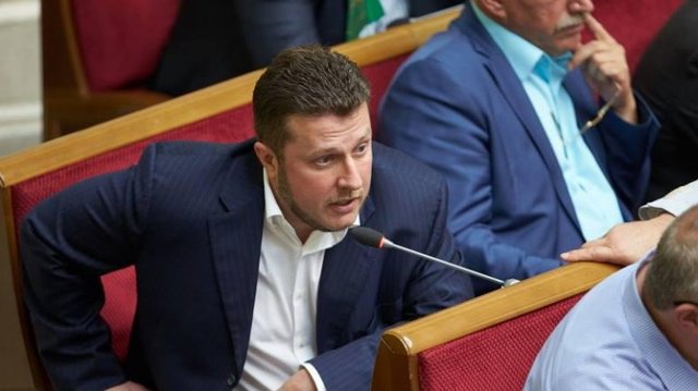 Рекордсмен. Нардеп Антон Яценко проголосовал за шестерых