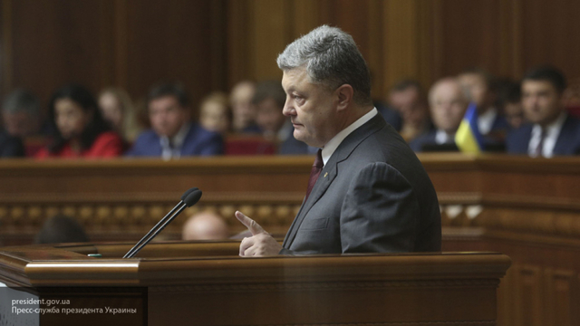 Я смотрел это позорное видео: Порошенко прокомментировал инцидент с Парасюком