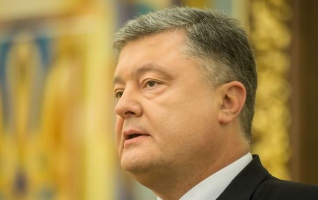 Порошенко дал интервью трем украинским телеканалам