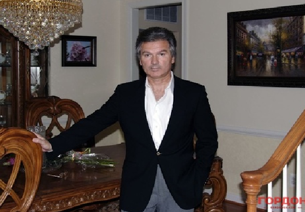 Бывший советский разведчик сообщил, когда КГБ завербовал Януковича и Азарова