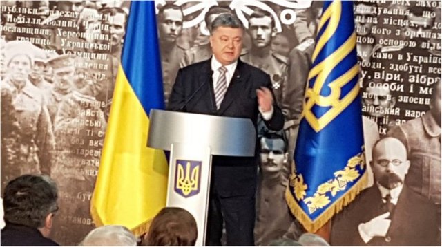 Порошенко призвал взрывать железнодорожные пути на территории врага