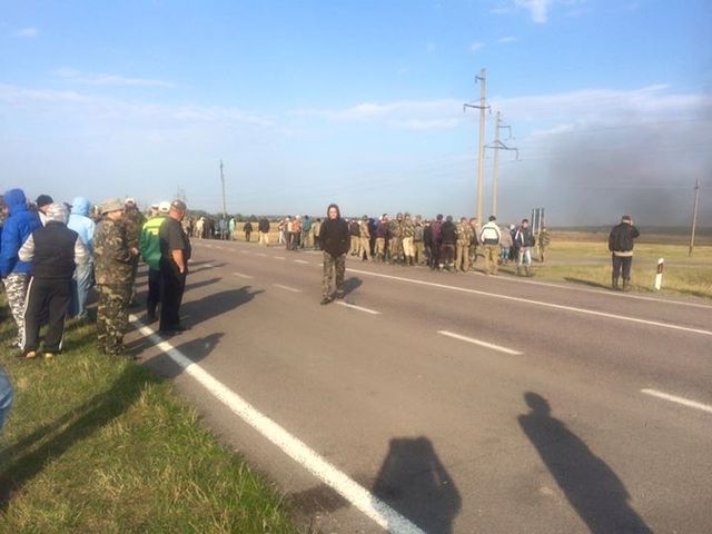 Копатели янтаря перекрыли международную трассу на Варшаву