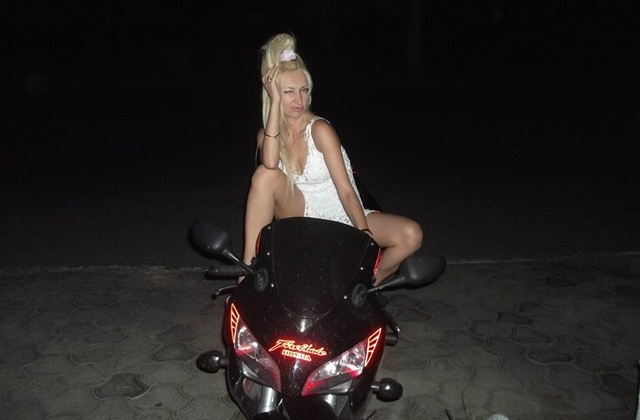 Вызывающие фото нового главы дворца культуры в Мариуполе возмутили соцсети