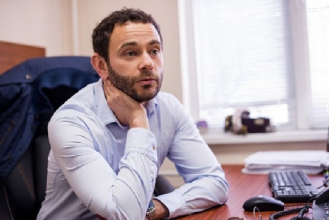 Журналист: Ну, пристегивайте ремни, господа. Все, как у Януковича