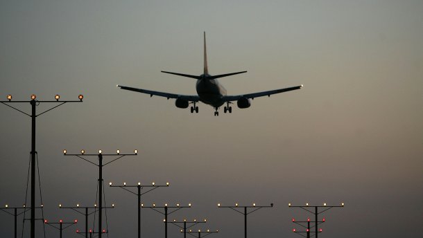 Великобританія та США ввели нове обмеження для пасажирів літаків