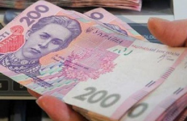 Зарплата в Украине растет, а вот розничные продажи падают