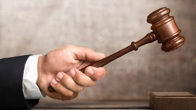 Дружина екс-регіонала Колесніченка вимагає позбавити його батьківських прав