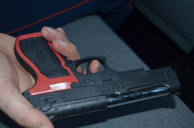 В Киеве налетчики ограбили магазин с игрушечным пистолетом в руках