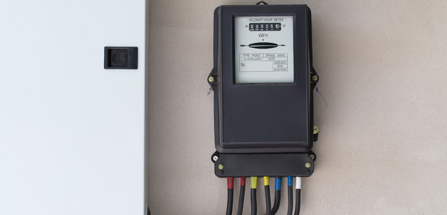 Счета за коммуналку: кто ворует тепло и воду у киевлян