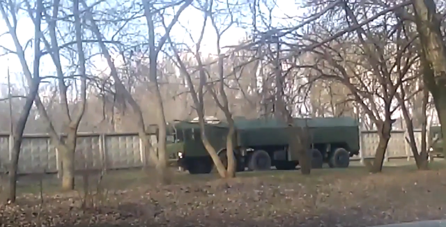 Появилось видео передвижения военной техники в Ростове