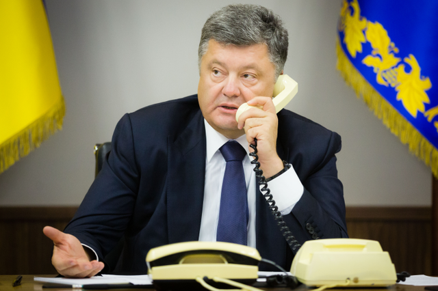 Порошенко поговорил по телефону с Лукашенко