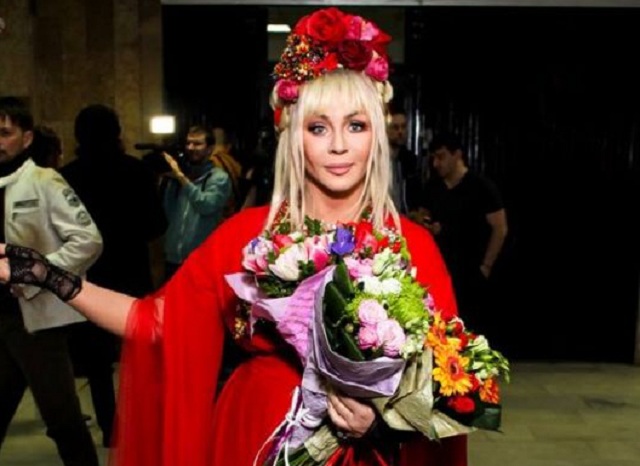 "Стала схожа на Пугачову". Блогери висміяли вбрання Ірини Білик. Фотофакт