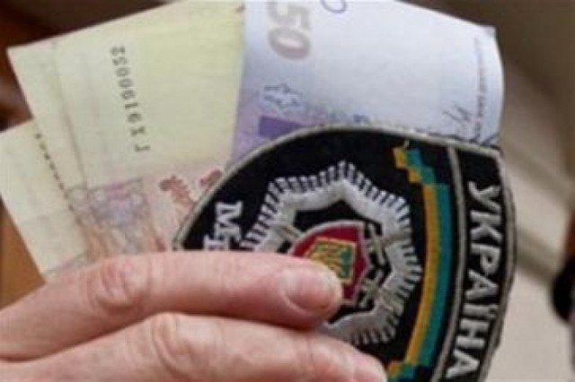 Следователь полиции Луцка потерял пять лет жизни из-за 200 долларов