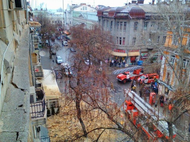 В Одессе обвалился фасад старинного здания