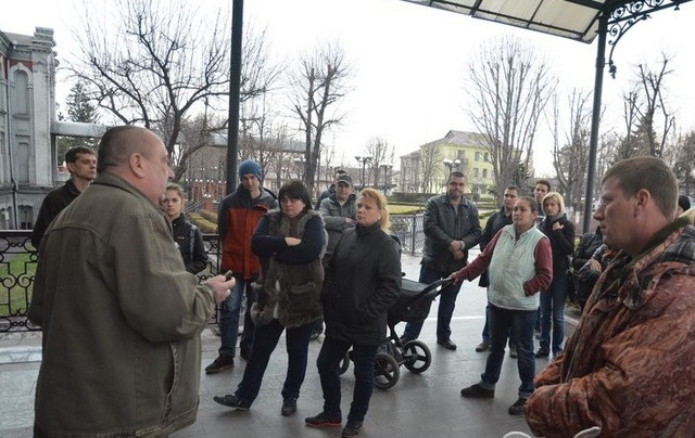 Сотни голодных заводчан устроили митинг в оккупированном Алчевске