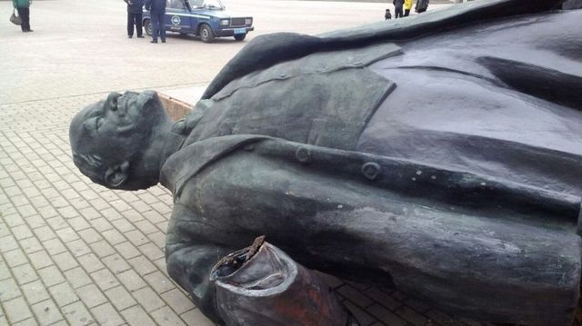 Украинец купил памятник Ленина за 253 тысячи гривен