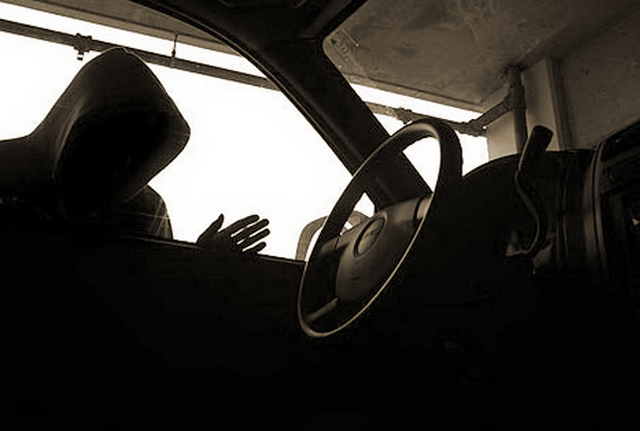 На трасі Київ-Ковель зловмисники-“каскадери” намагалися на ходу обікрасти вантажівку