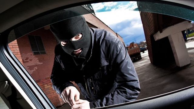 Полиция открыла огонь: в Киеве задержана банда автоворов-иностранцев. Фотофакт