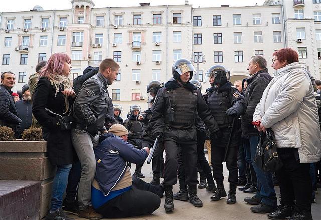 Ходорковский назвал провокацией сегодняшние акции протеста в Москве