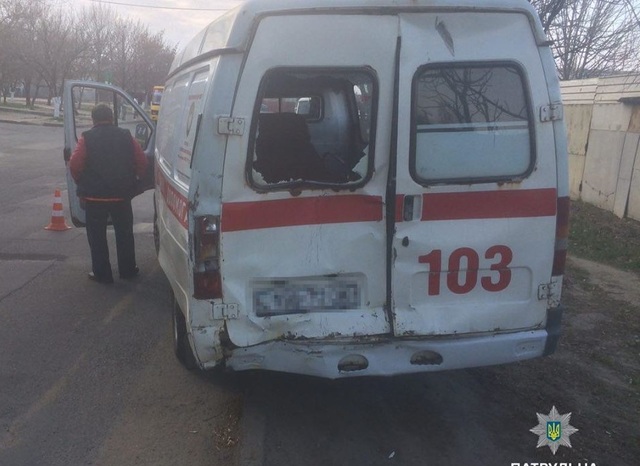 В Одессе маршрутка врезалась в "скорую", есть пострадавшие