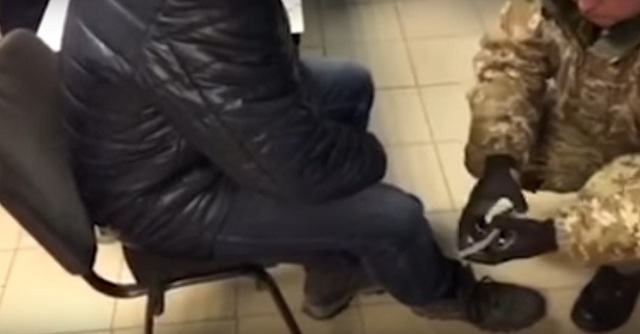 Гражданин Украины с крымскими "документами" и 62 старинными монетами задержан на границе