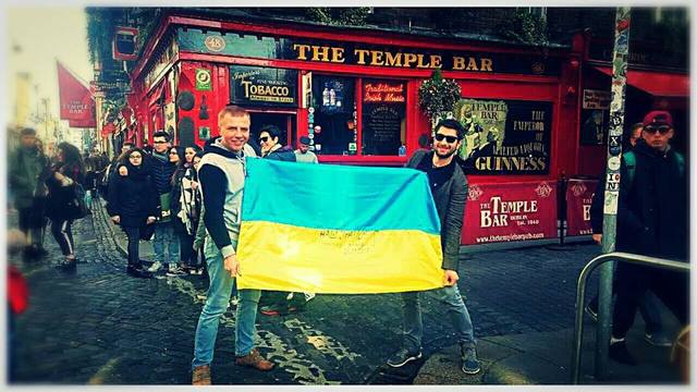 Украинцы в Ирландии инициировали патриотическую акцию "Объединенные Флагом"