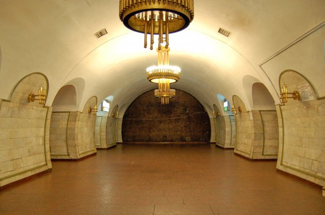 Журналисты подбросили подозрительные коробки на станции киевского метро