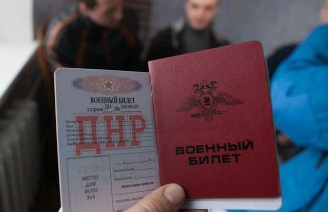 Боевики принудительно сгоняют всех студентов и бюджетников на военные сборы