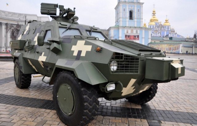 Как горячие пирожки. Что делают украинские броневики на параде в Сенегале