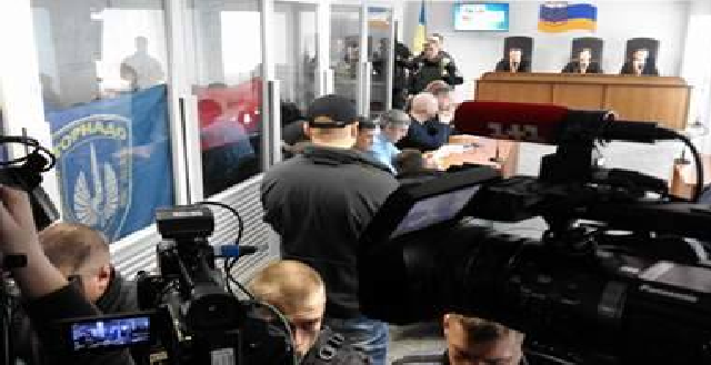 Оболонский суд, где объявляют приговор экс-бойцам «Торнадо», охраняет полиция и Нацгвардия