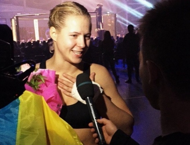 Украинка отправила в нокаут россиянку уже на 25-й секунде боя ММА. Видео