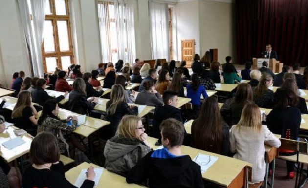 В Донецке Прилепин провел «тотальный диктант». Пришли 100 человек