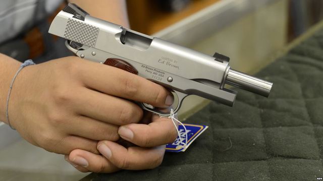 Українцям обіцяють право на збройний самозахист