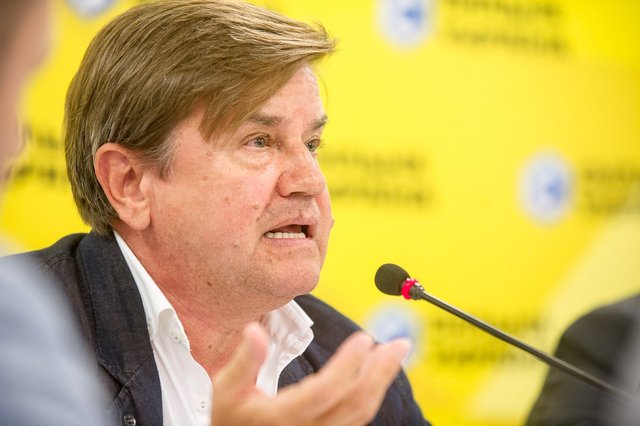 Карасев: Кабмину Гройсмана ничего не угрожает, возможно, два-три министра пойдут в отставку