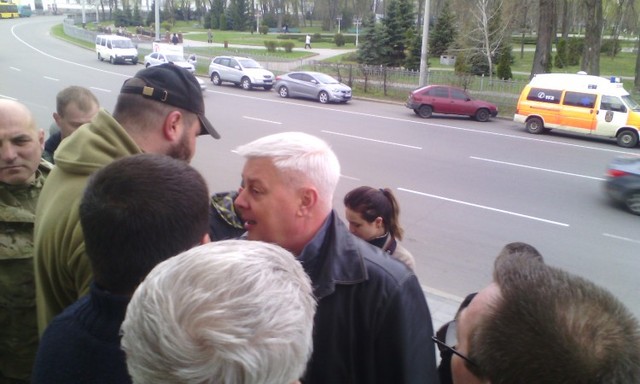 Ранок у полтавській міськраді: перша штовханина