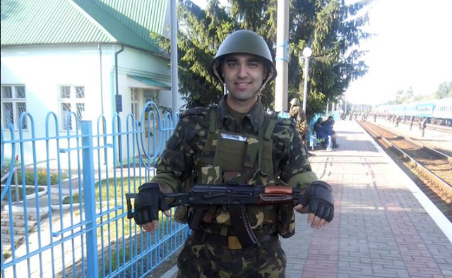 Сержант, рискуя собственной жизнью, спас раненого командира из горящей БМП