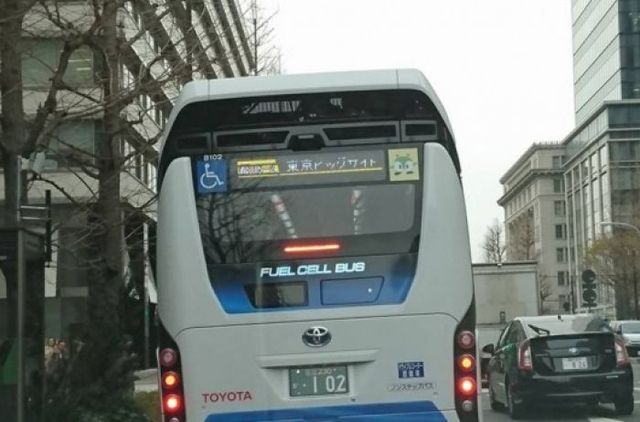 Японскими городами колесят автобусы, работающие на воде и воздухе