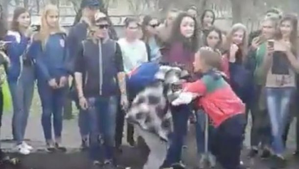 Мама жертви чернігівських школярок розповіла про погрози