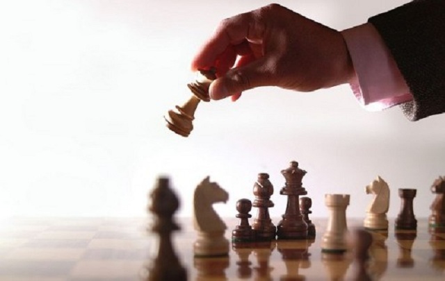 Нынешняя глупая власть проигрывает войну, разрушает экономику, умножает коррупцию - Касьянов