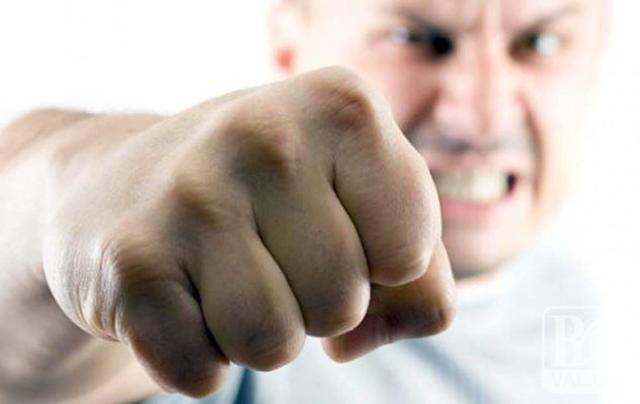 Из-за агрессивных подростков в Чернигове детей переводят в другие школы