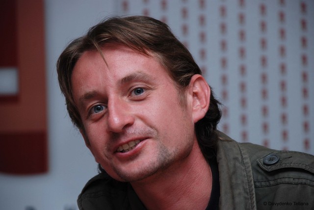 Сергей Жадан перечислил 100 тысяч гривен семьям погибших АТОшников