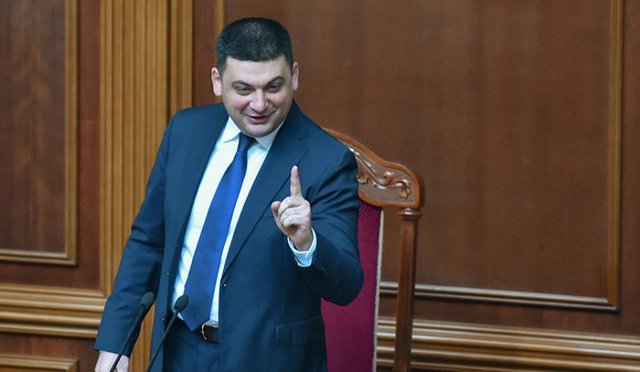 Почему Гройсман не критикует Януковича-Азарова, а только Тимошенко – блогер