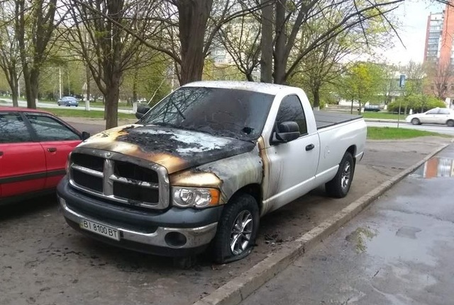 У Полтаві невідомі підпалили автомобіль “героя парковки”