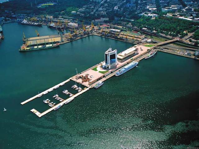 Большой шмон в Одессе: «Черная сотня» парализовала поток транзитных грузов