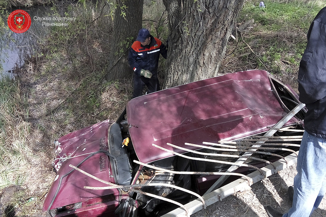 В Ровенской области с моста слетел автомобиль, сбив ограду