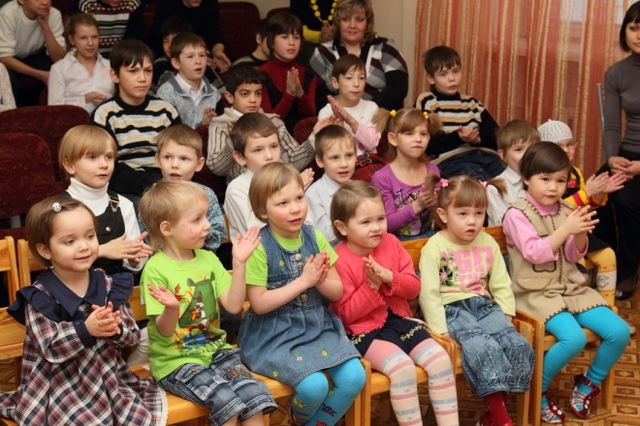 Минобразования перестанет брать в интернаты детей при живых родителях