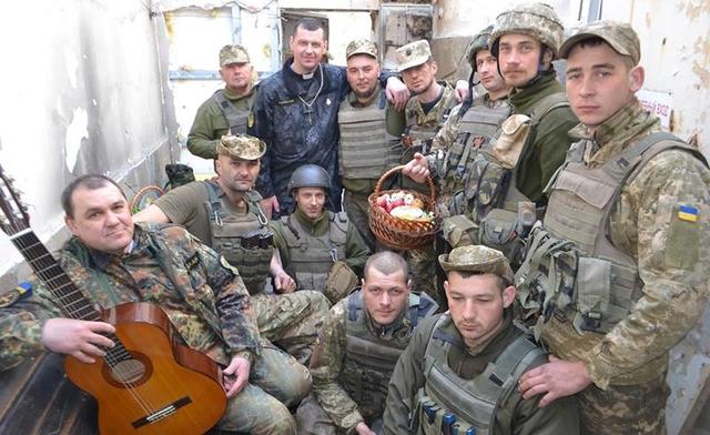 Мы молимся за вас - как празднуют Пасху в зоне АТО